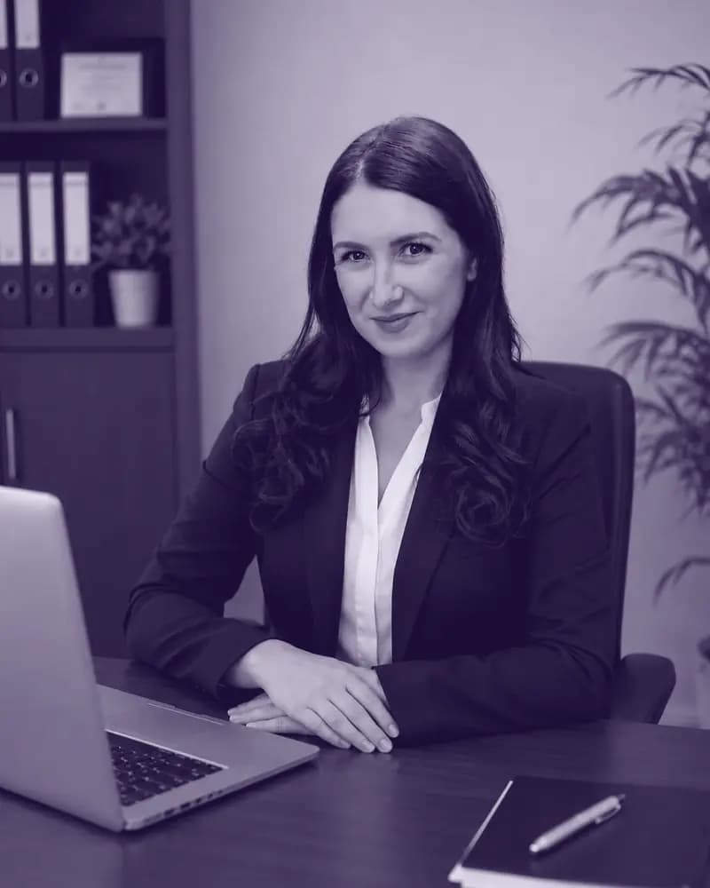 Andreea — Digital Marketing Manager & Mitgründerin